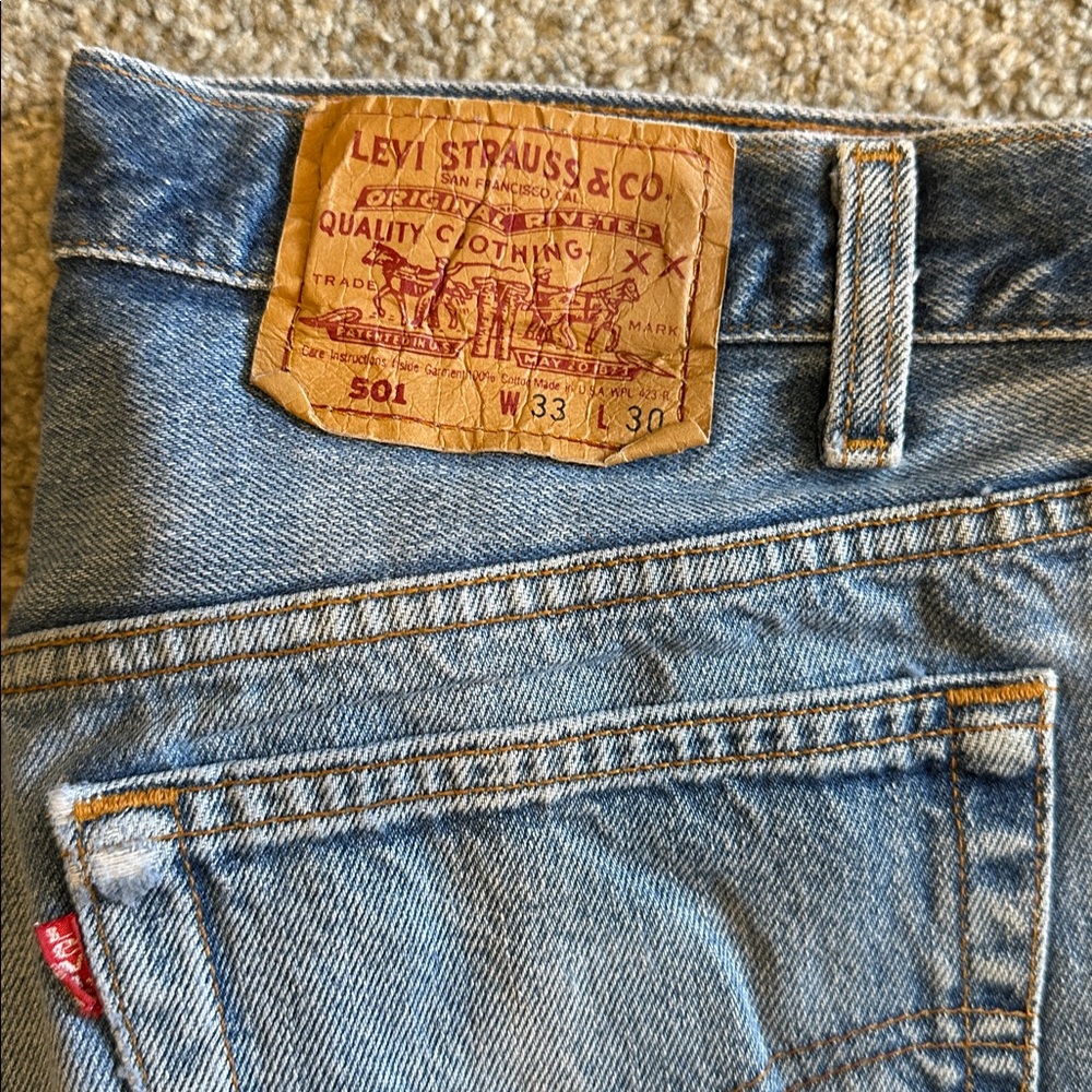 Vintage 1990s Levi's 501 Distressed Light Blue Button Fly Straight Jeans 33x30 - Picture 2 of 5
